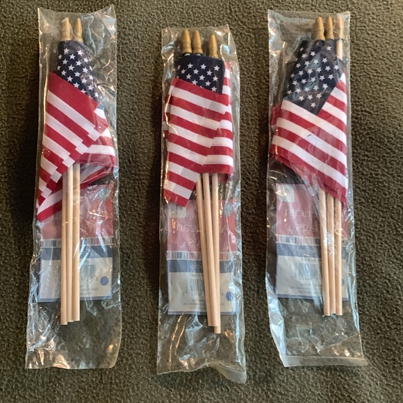 Midwest of Cannon Falls wooden Uncle Sam. Approx 4” x 11”.  Comes w/ flags - Picture 9 of 9